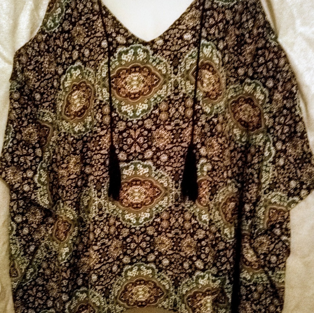 Tunic with cutouts